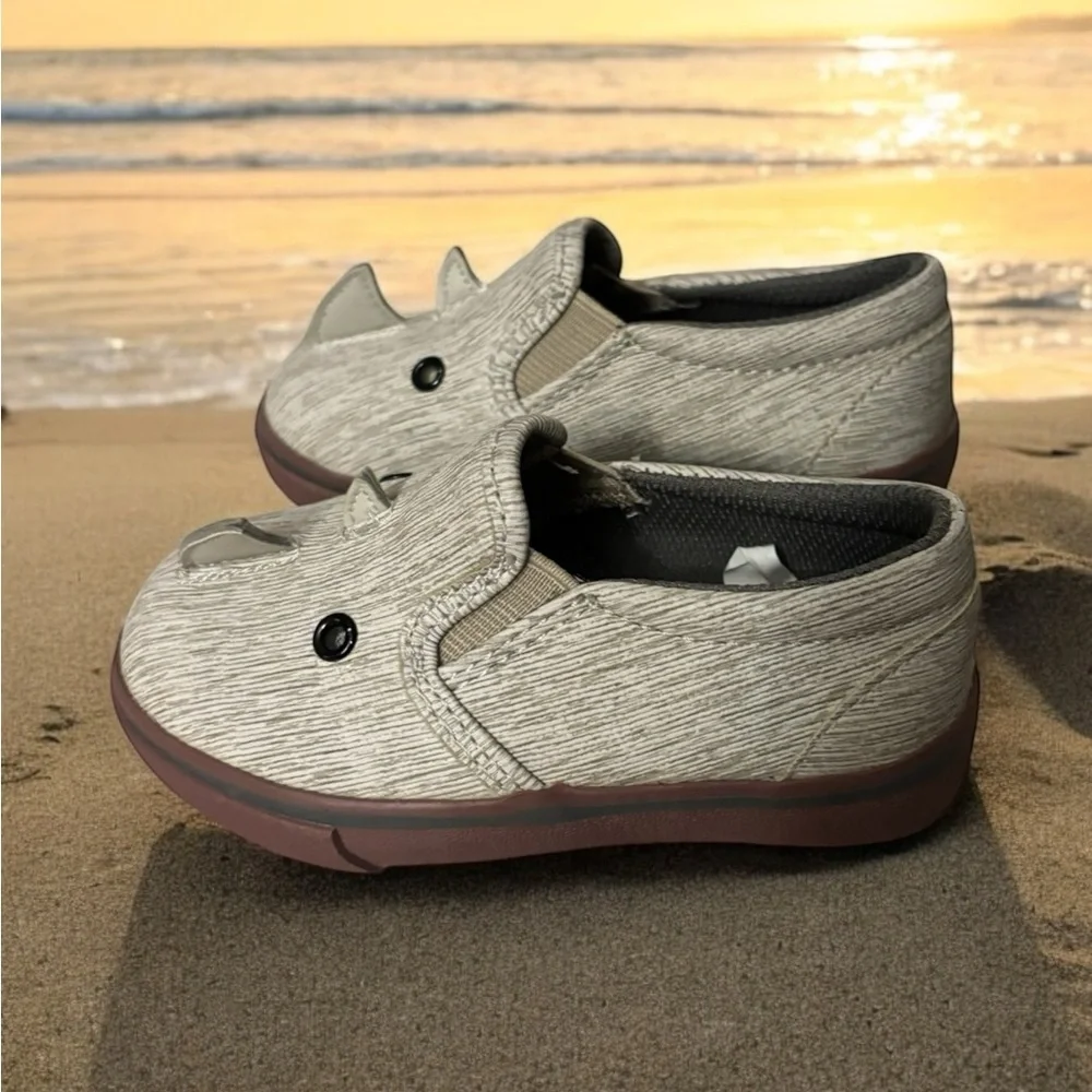 Oshkosh Rhino Slip-On Kids Shoes - Gray. Like new. Size 6.